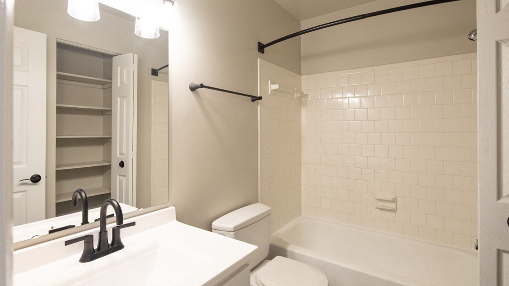 Pines of York, Bathroom 2, York Town