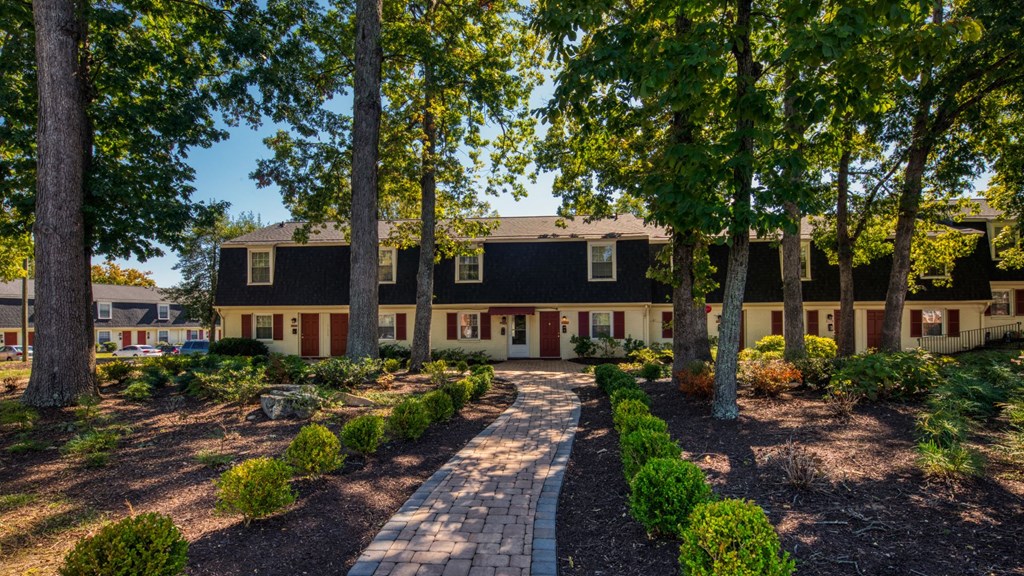 Stratford Hills Apartment And Townhomes, 2517 West Tremont Court