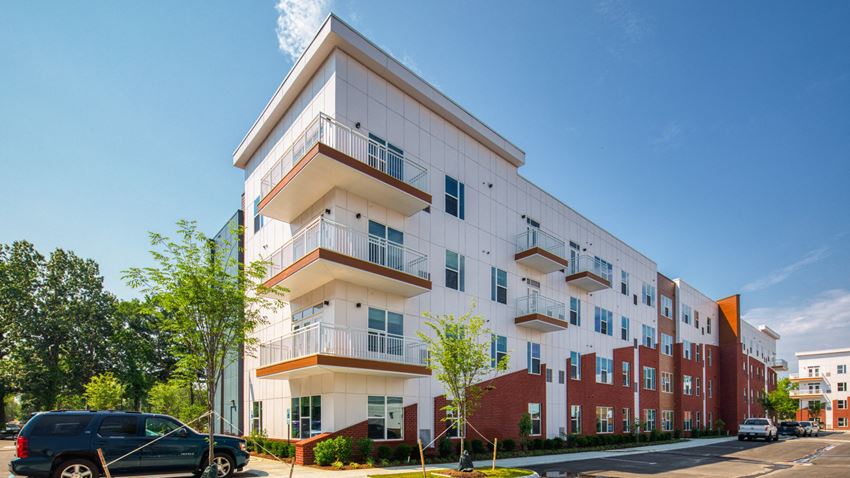 Ellipse Luxury Apartments in Hampton VA Ellipse Luxury Apartments in Hampton VA Exterior - Photo Gallery