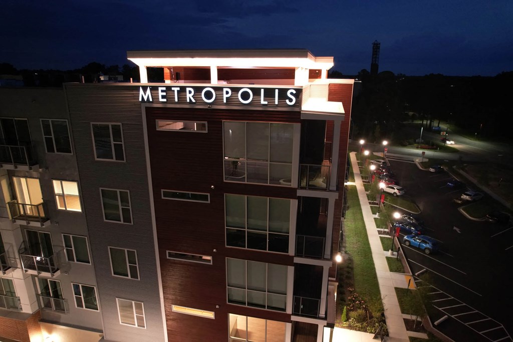 the building in which the hotel is locatedat Metropolis Apartments, Glen Allen, VA 23060
