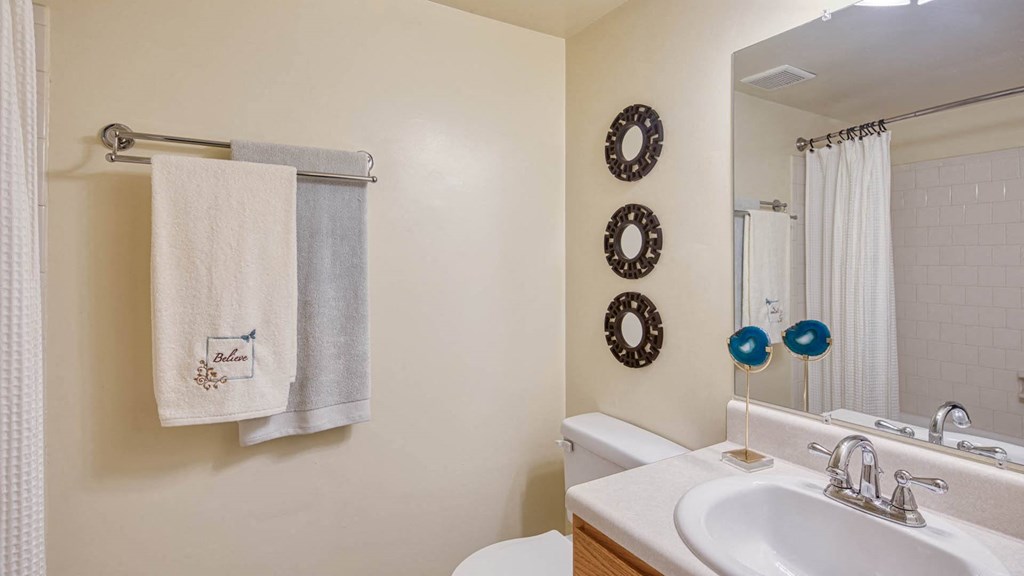 Pines of York, Bathroom, York Town