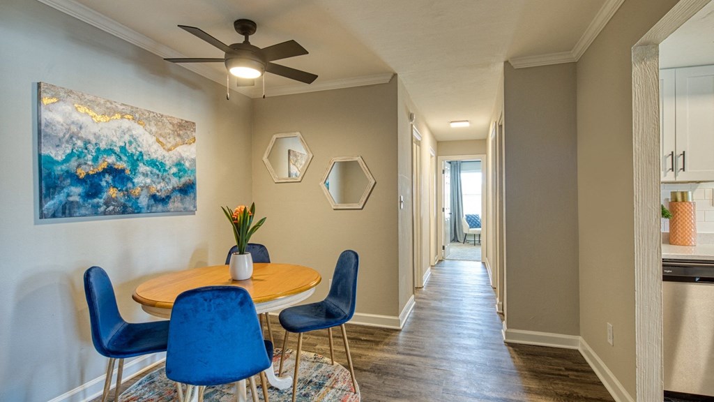 Dining Coastline Apartments in Virginia Beach VA