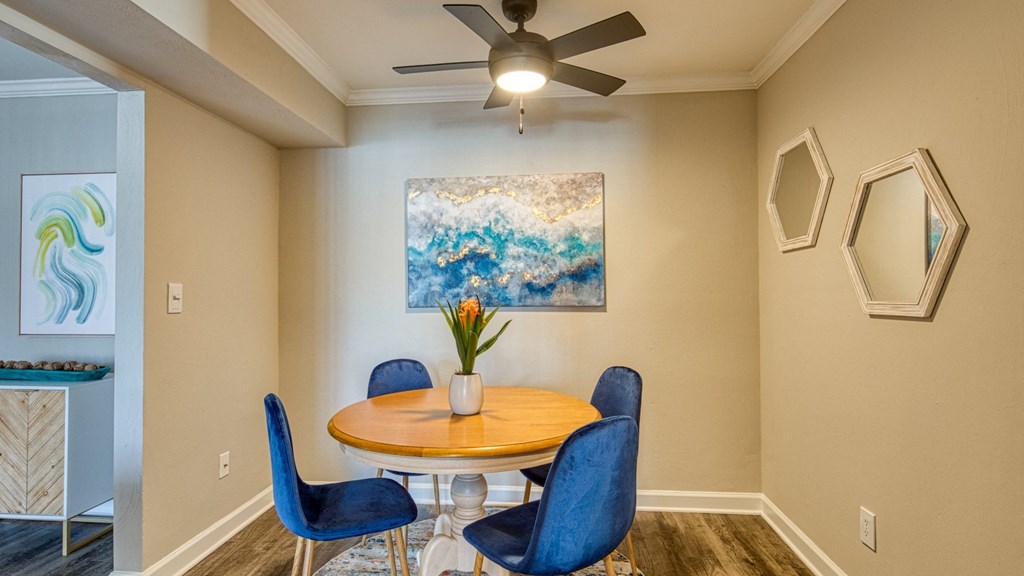 Dining Coastline Apartments in Virginia Beach VA