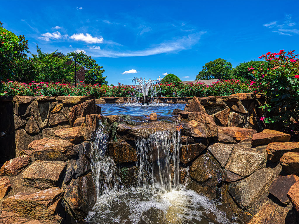 water feature at Holly Point Apartments in Chesapeake VA