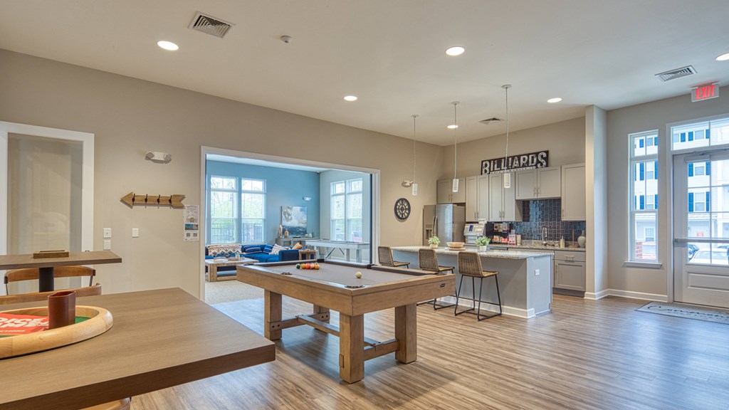 Commonwealth is a similar property to Hunter's Chase Apartments located in Midlothian