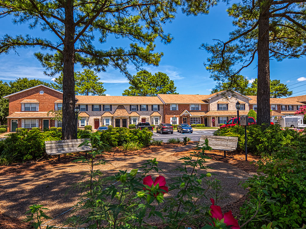 garden at Holly Point Apartments in Chesapeake VA