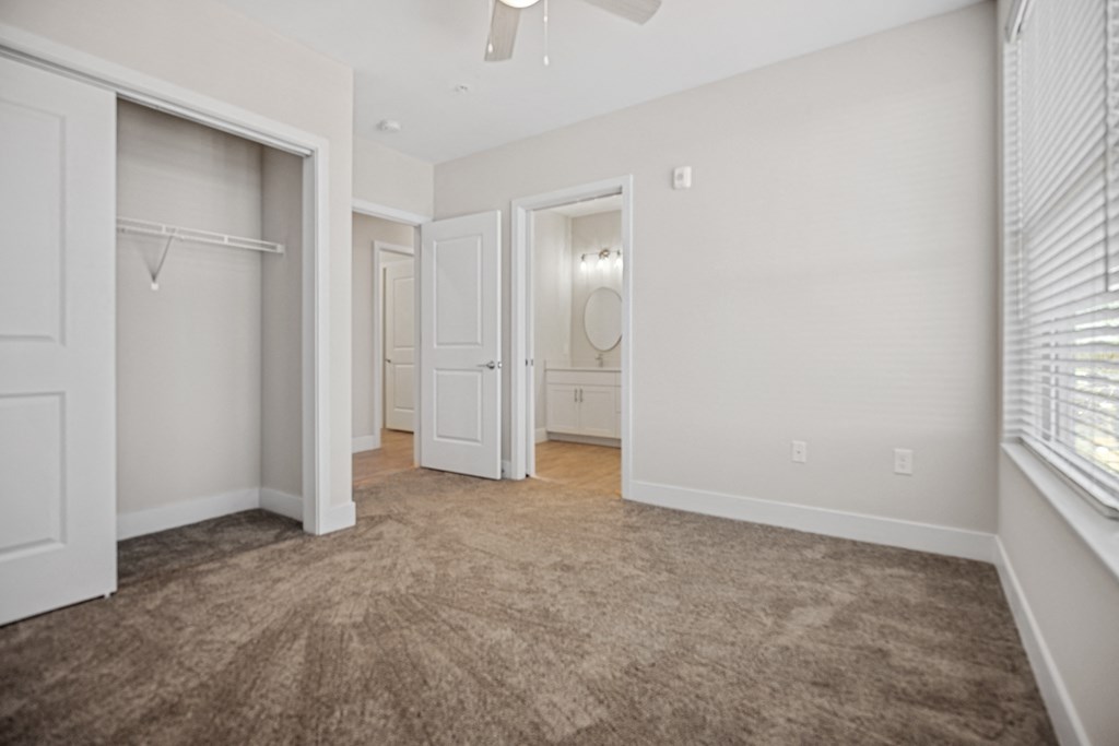 an empty living room with a closet and a door to a bathroomat Centro at Pine Nash, North Carolina, 27893