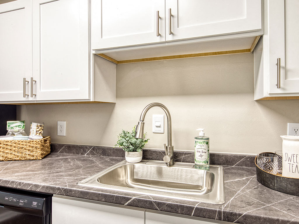 Kitchen Cabinets Newport News Va : Woods Of Jefferson Apartments
