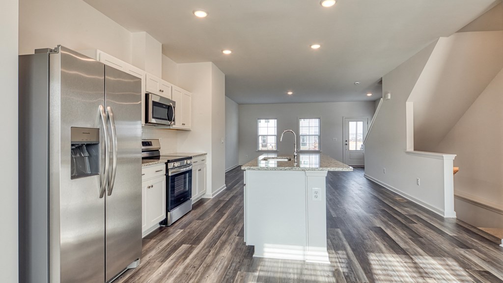 Fully Equipped Kitchen With Modern Appliances at The Mark Townhomes Apartments, Virginia, 22801