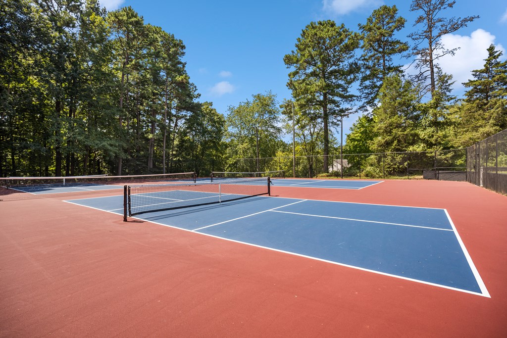 additional photo for property listing at chic digs with room to stretch out in the village 22 car