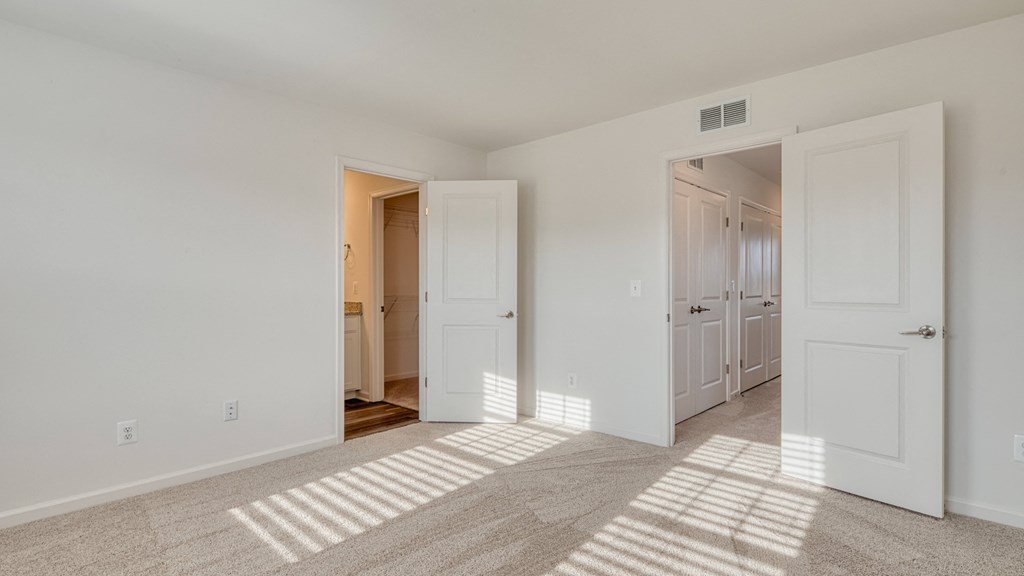 Large Comfortable Bedrooms With Closet at The Mark Townhomes Apartments, Virginia