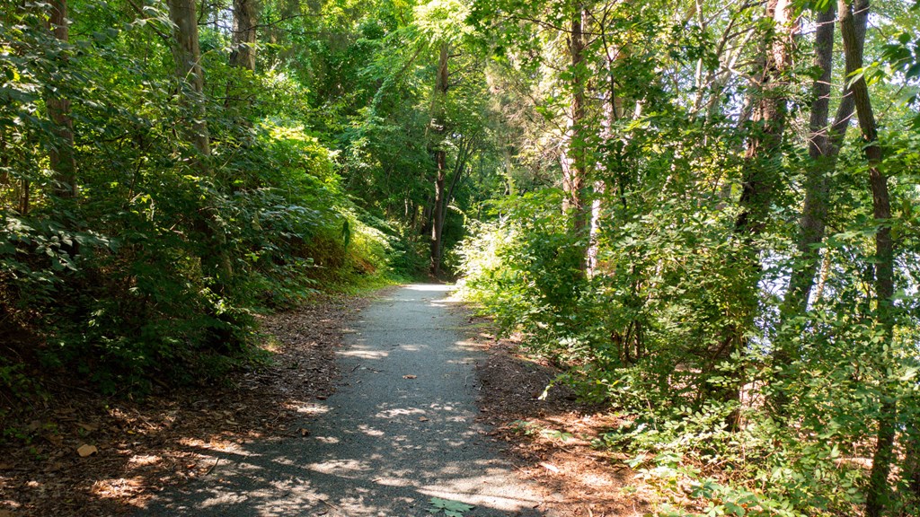 Greenway with shade in Gaithersburg, MD 20878