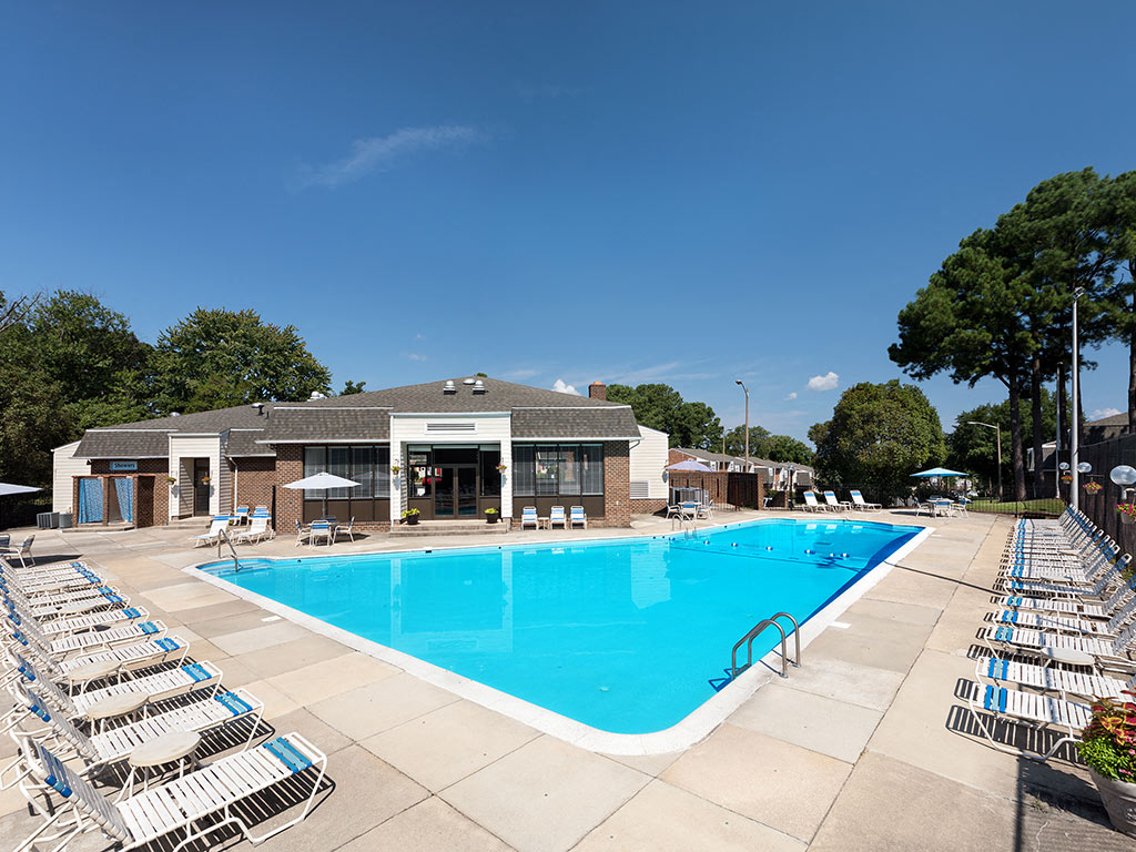 Chelsea Square Apartments in Richmond Va Pool