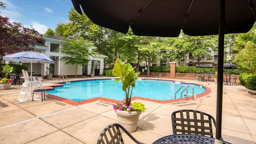 Beautiful pool setting Beautiful pool setting at Beacon Place Apartments, Gaithersburg