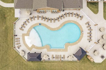 The Villages at Olde Towne pool The Villages at Olde Towne pool - Photo Gallery 2