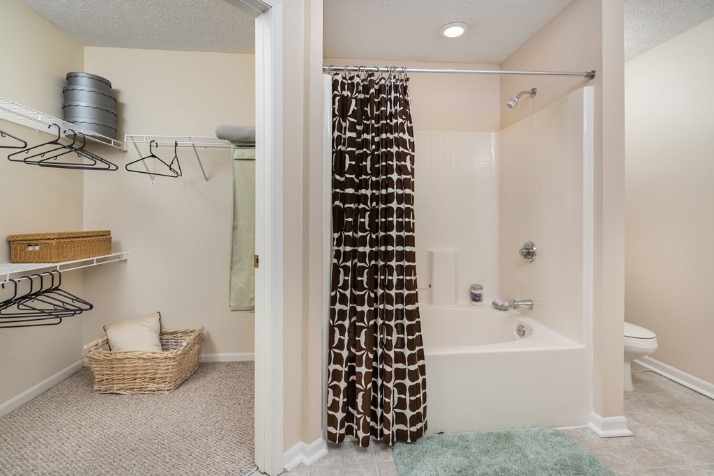 Bathroom With Bathtub at The Orchard, Dublin, OH