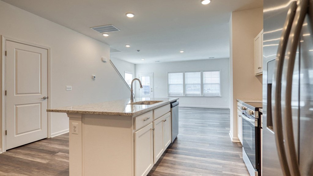 Spacious Full Size Kitchen at The Mark Townhomes Apartments, Virginia
