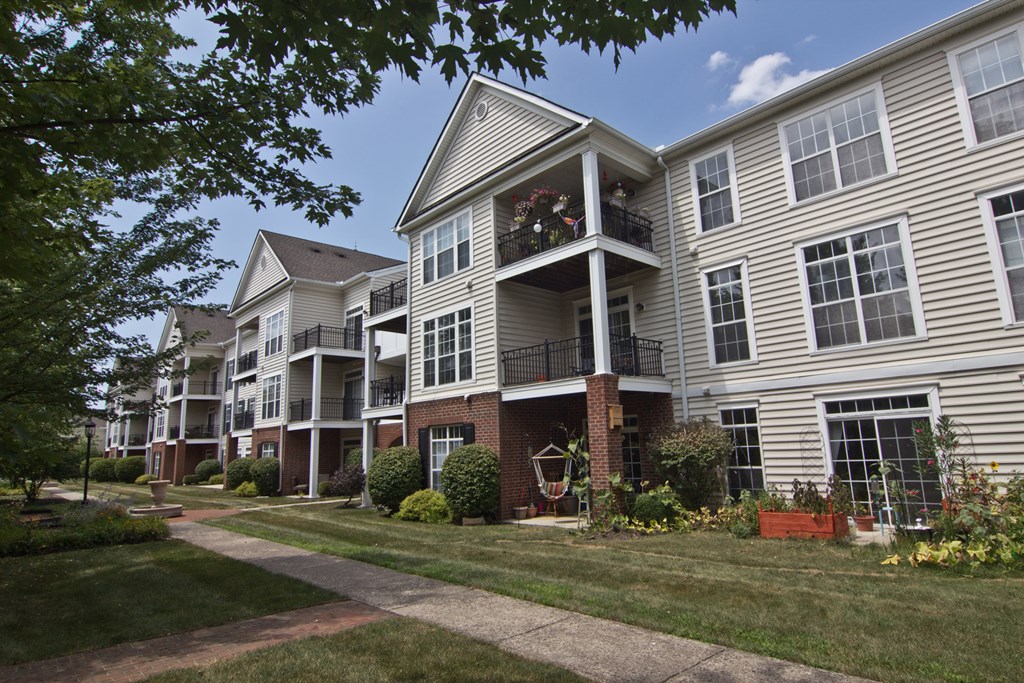Green Lawn at Times Square, Dublin, 43016