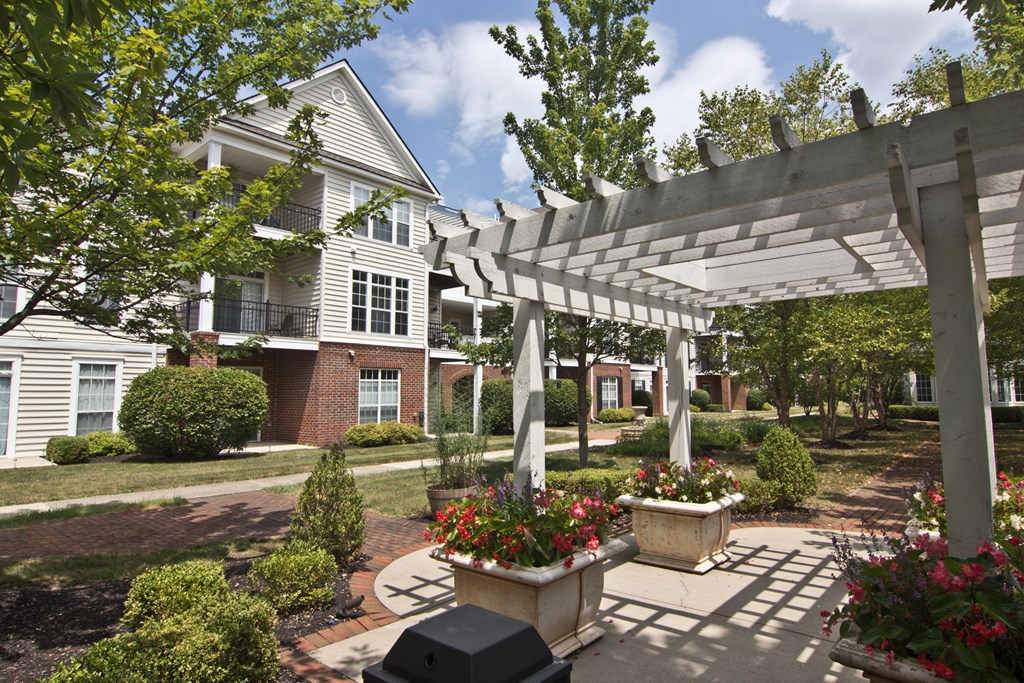 A white pergola  at Times Square, Dublin, Ohio