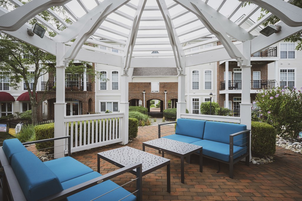 Courtyard Shaded Patio at Times Square, Dublin, OH