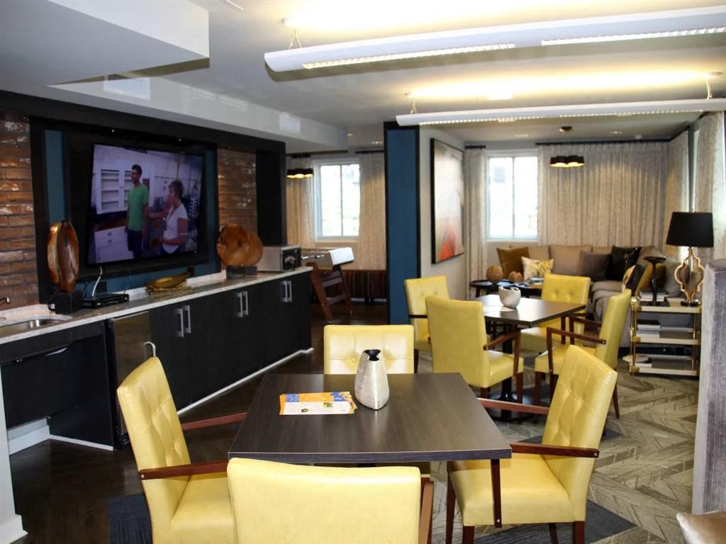 Woodbury Park Apartments clubroom