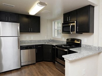 Woodbury Park Apartments kitchen - Photo Gallery 9