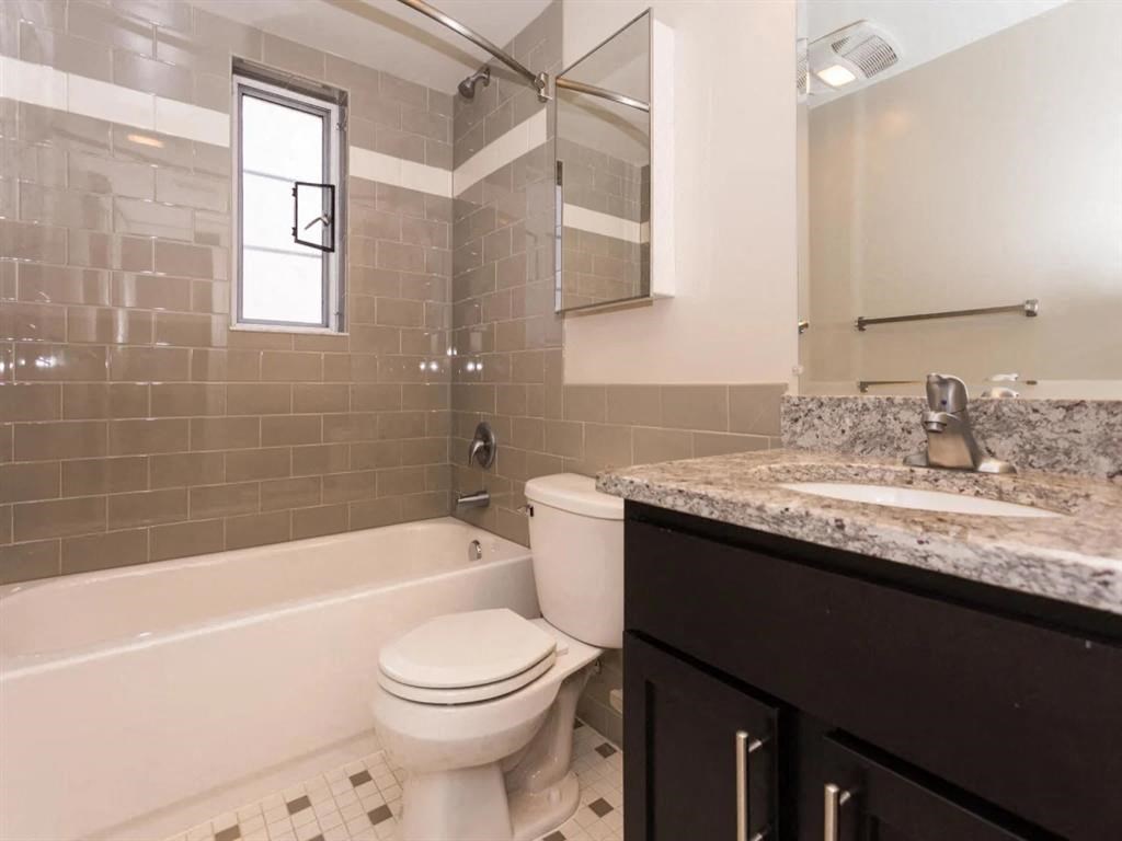 Woodbury Park Apartments bath