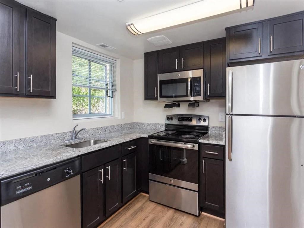 Woodbury Park Apartments kitchen