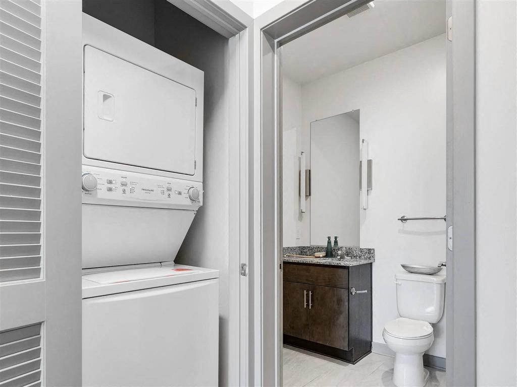 New Manchester Flats interior bath 1