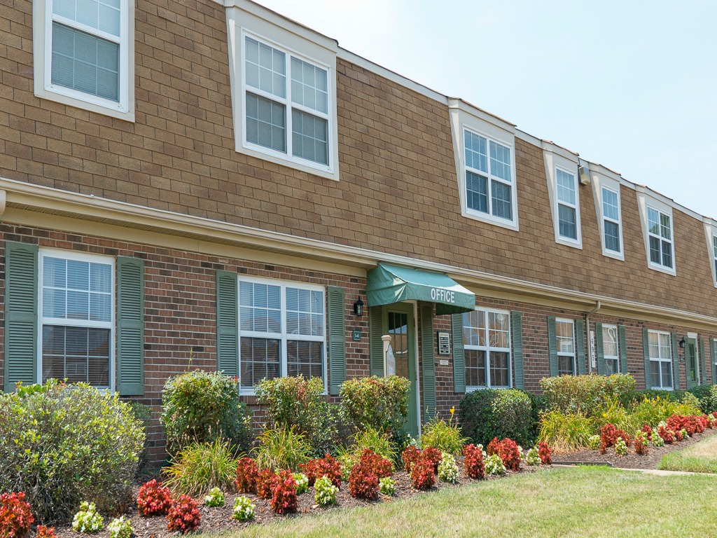 Exterior of Warwick Villages Apartments in Newport News VA
