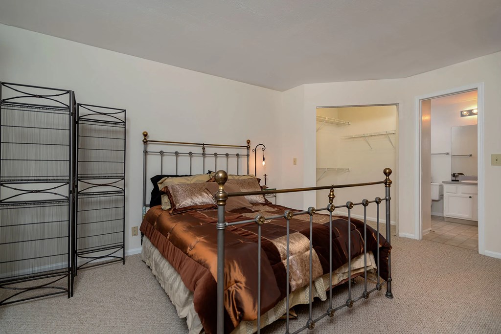 Spacious Bedroom at Camden Place, Dublin Ohio