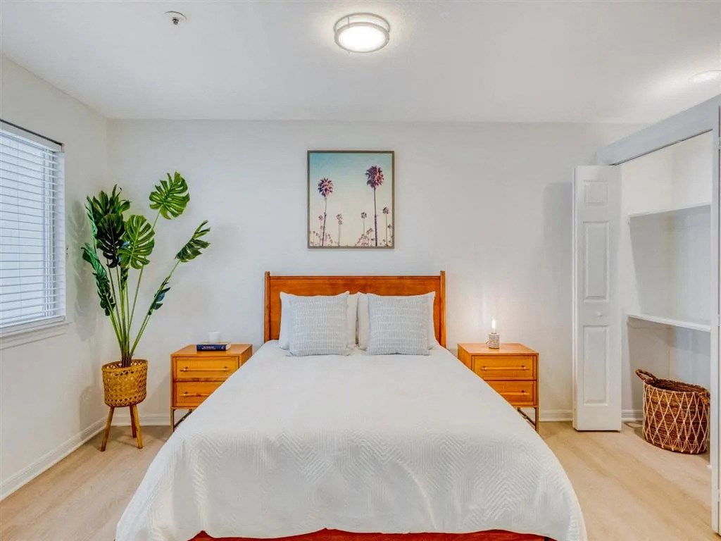 a bedroom with a bed and two night stands