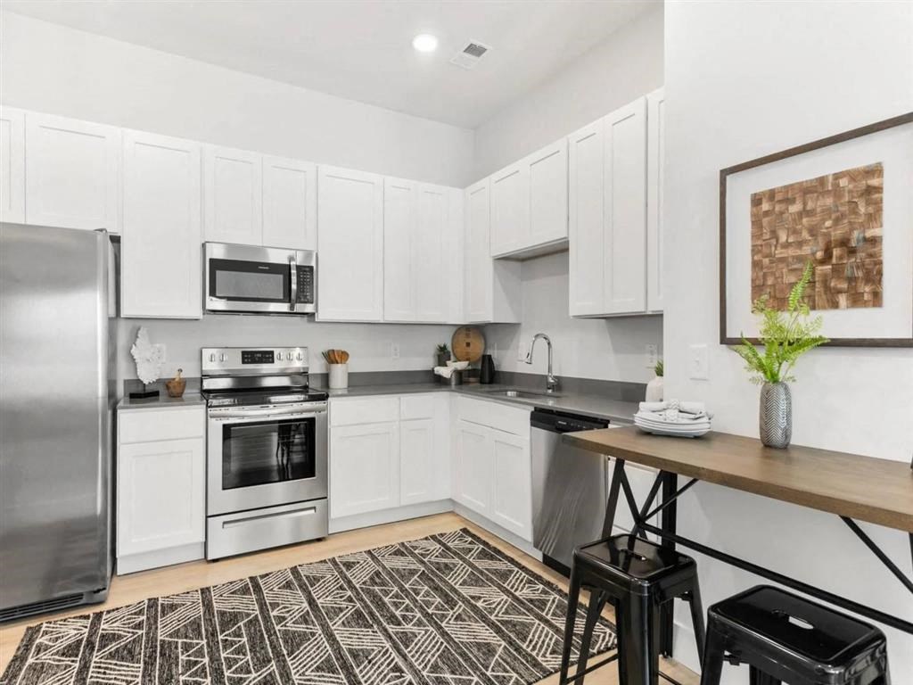 Open kitchen at Bay Pointe at Summerville, Summerville