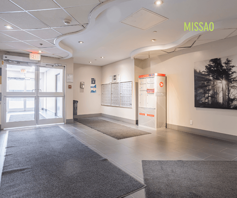A hallway with a sign that says "MISSAO" on the wall.