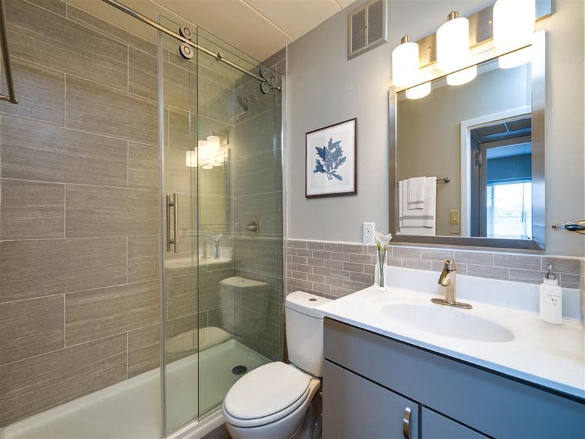 100 N. Jefferson Street 1-2 Beds Apartment for Rent - Photo Gallery