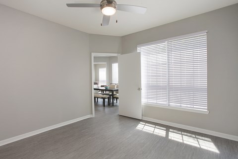 Bedrooms with ceiling fan (Legacy Series)