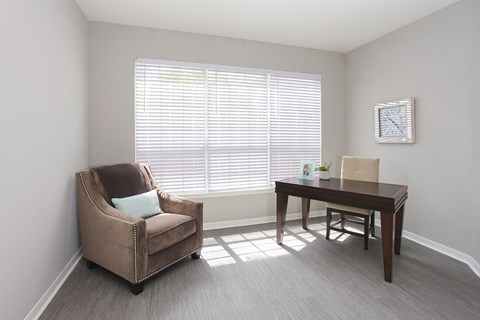 Large dens with natural lighting (Legacy Series)