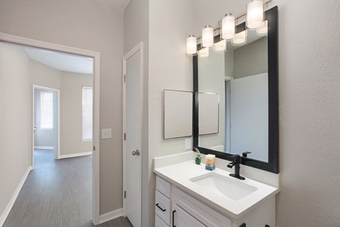 Bathrooms with quartz countertops and framed mirrors (Legacy Series)