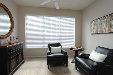 Large dens with ceiling fan (Signature Series)