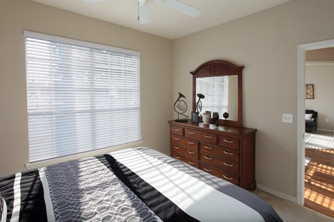 Large bedrooms with ceiling fan (Signature Series)