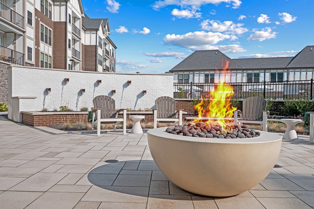 Outdoor fire pit