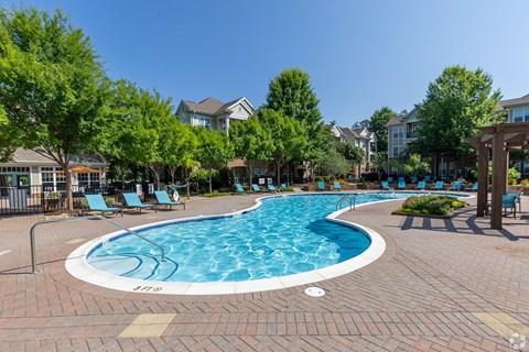 Saltwater pool with sundeck, fire pit, WiFi, TV lounge and gas grills