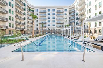 Zero-edge saltwater pool