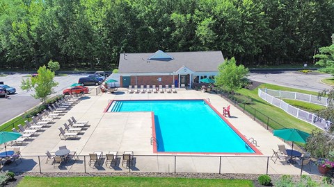 Heated outdoor pool with sundeck and WiFi