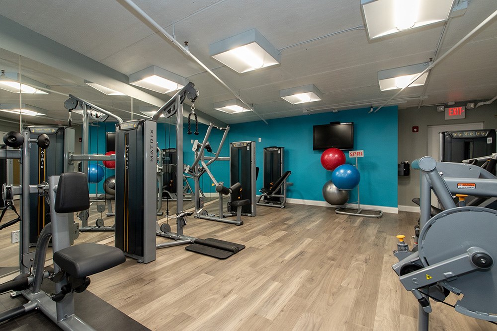 Four Seasons fitness studio