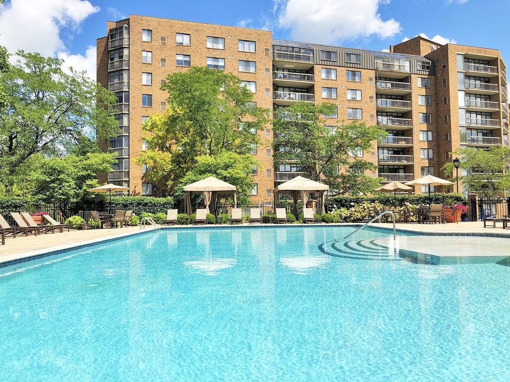 Pool with cabanas and sunshelf