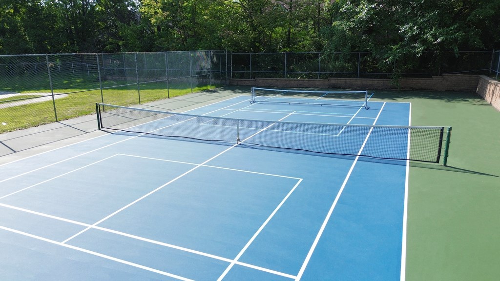 Pickleball/tennis court
