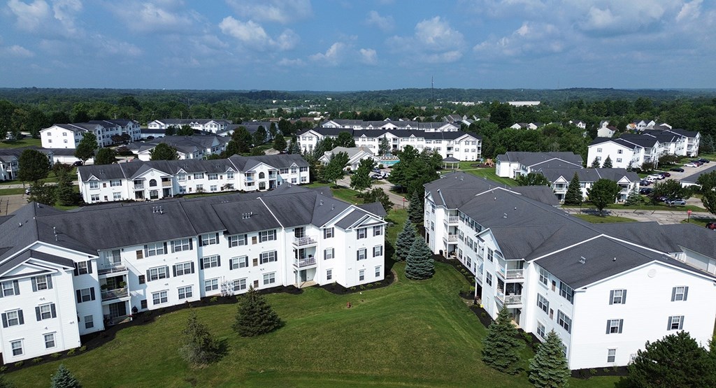Aerial view of Settler's Landing Apartments in Streetsboro, Ohio