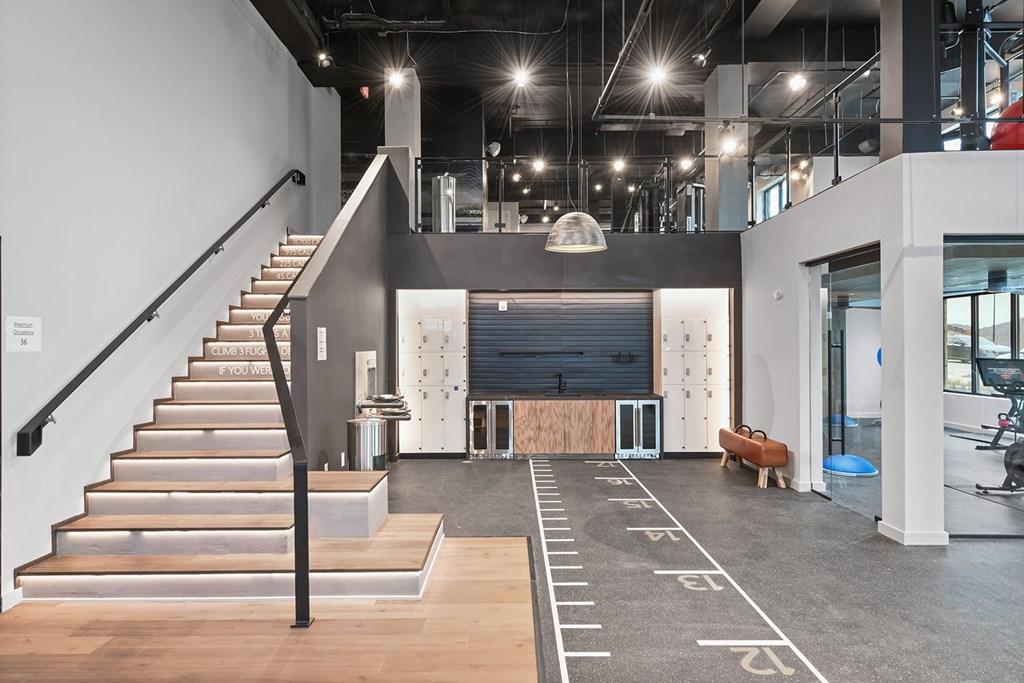 Bi-level fitness studio