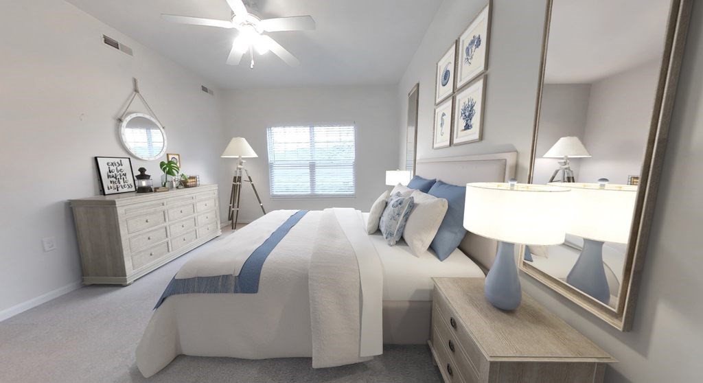 Spacious main bedroom